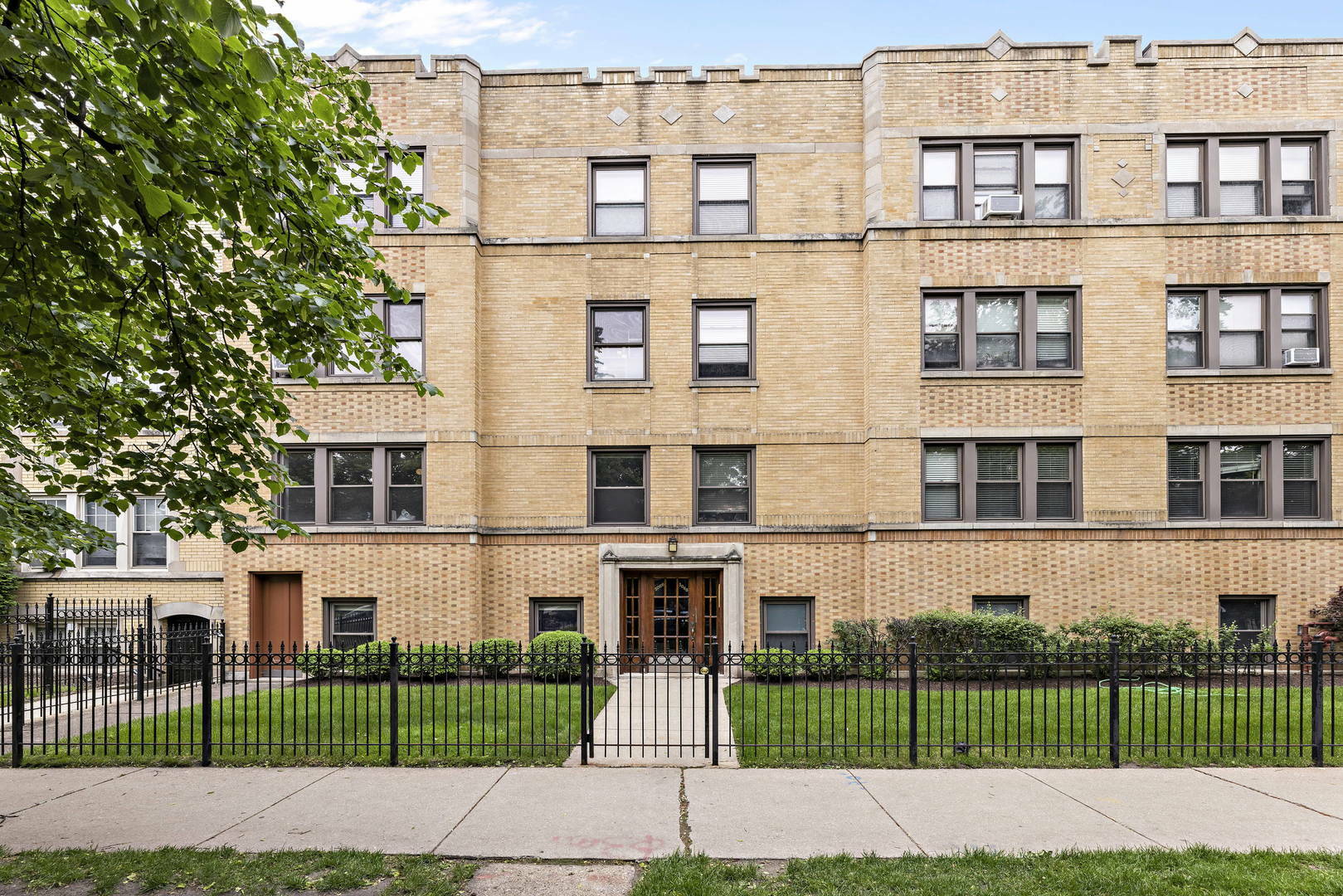 Property Photo:  5066 N Wolcott Avenue 1  IL 60640 