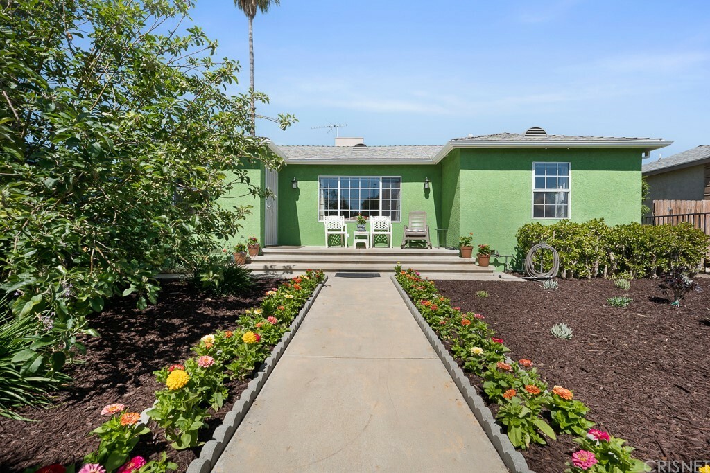 Property Photo:  6923 White Oak Avenue  CA 91335 