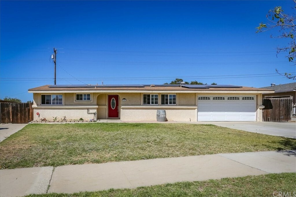 Property Photo:  989 Via Esmeralda  CA 93455 