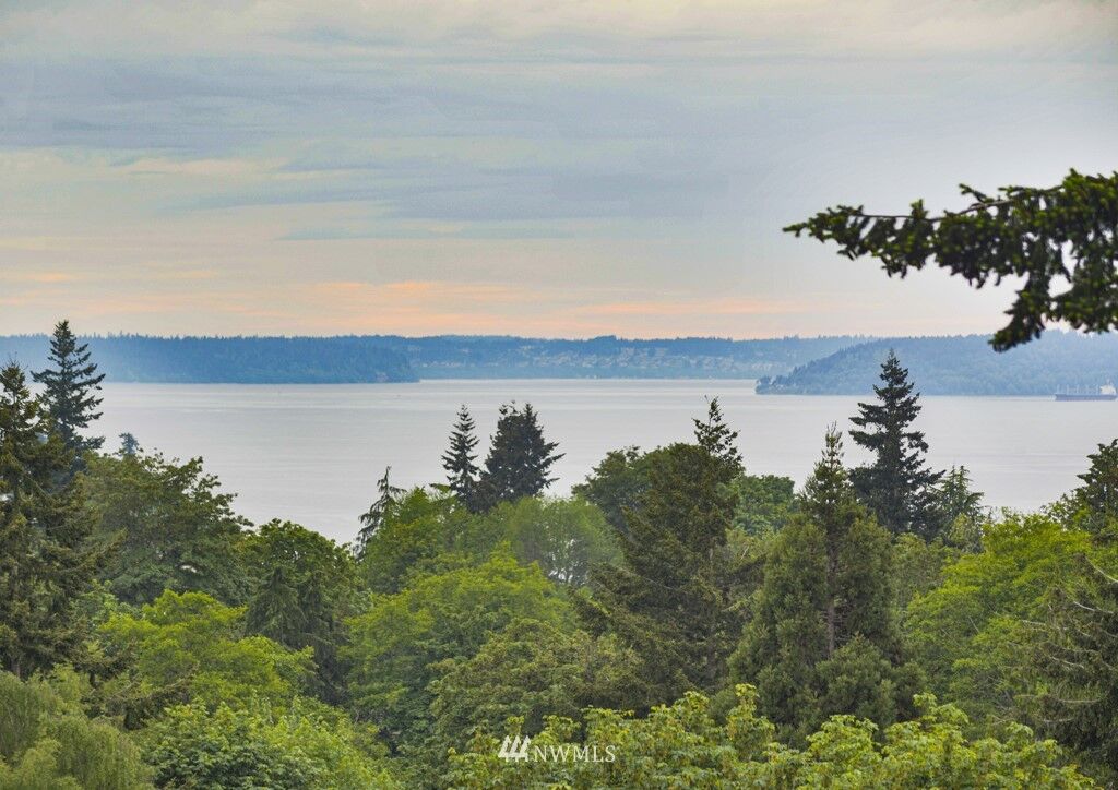 Property Photo:  28641 16th Avenue S E  WA 98003 
