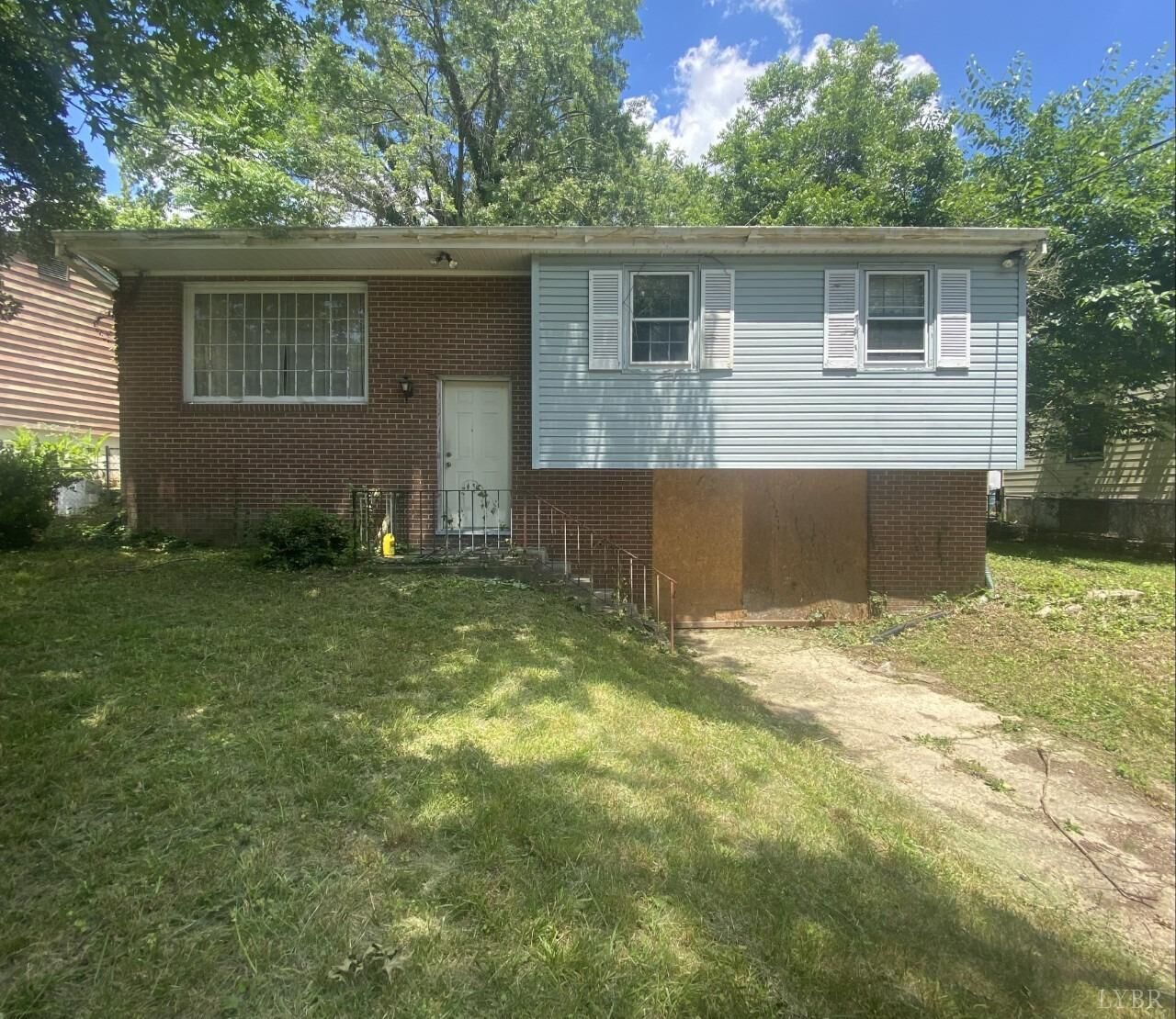 Property Photo:  519 S Azalea Rd  VA 23805 