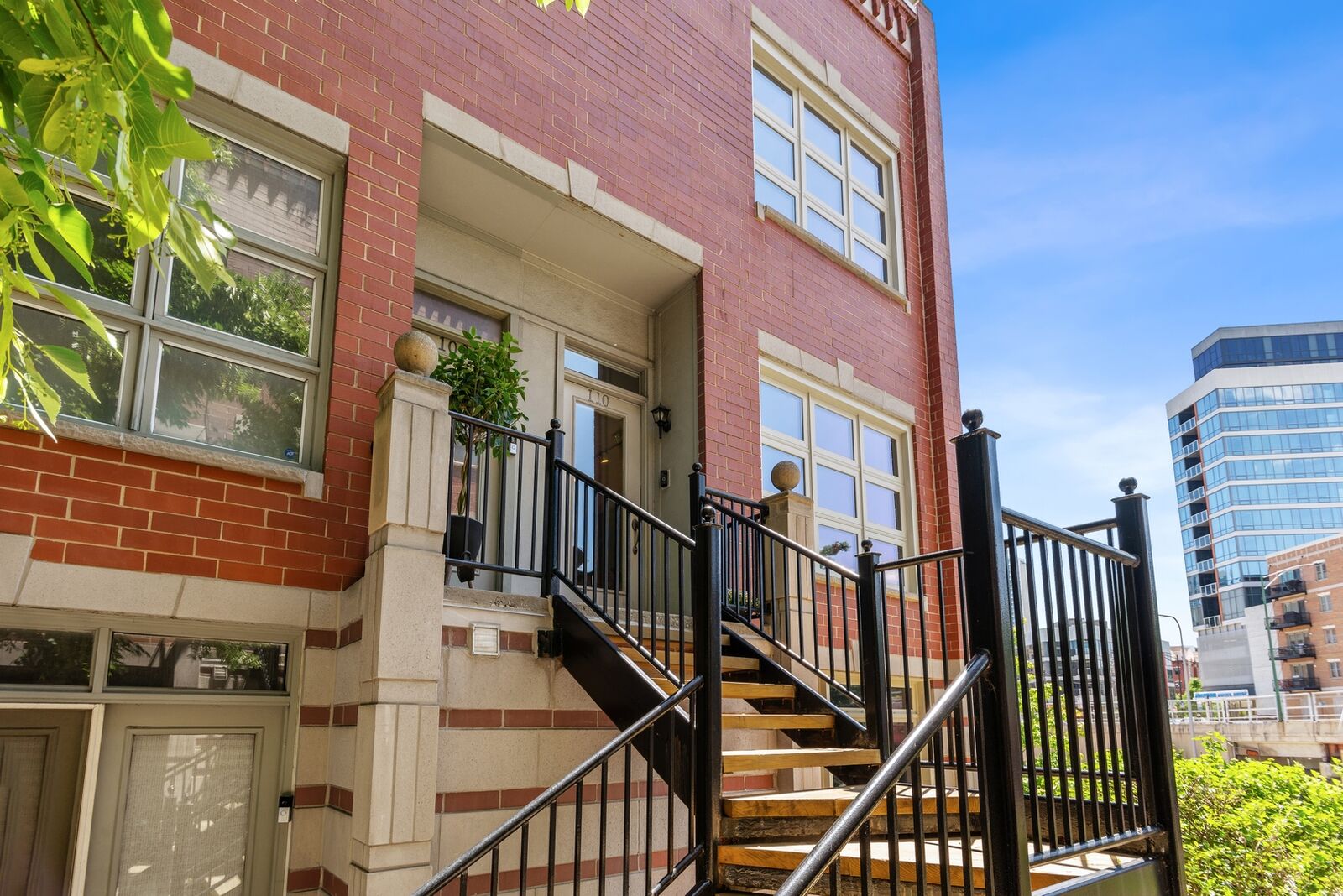 Property Photo: 855 W Erie Street 110 IL 60642