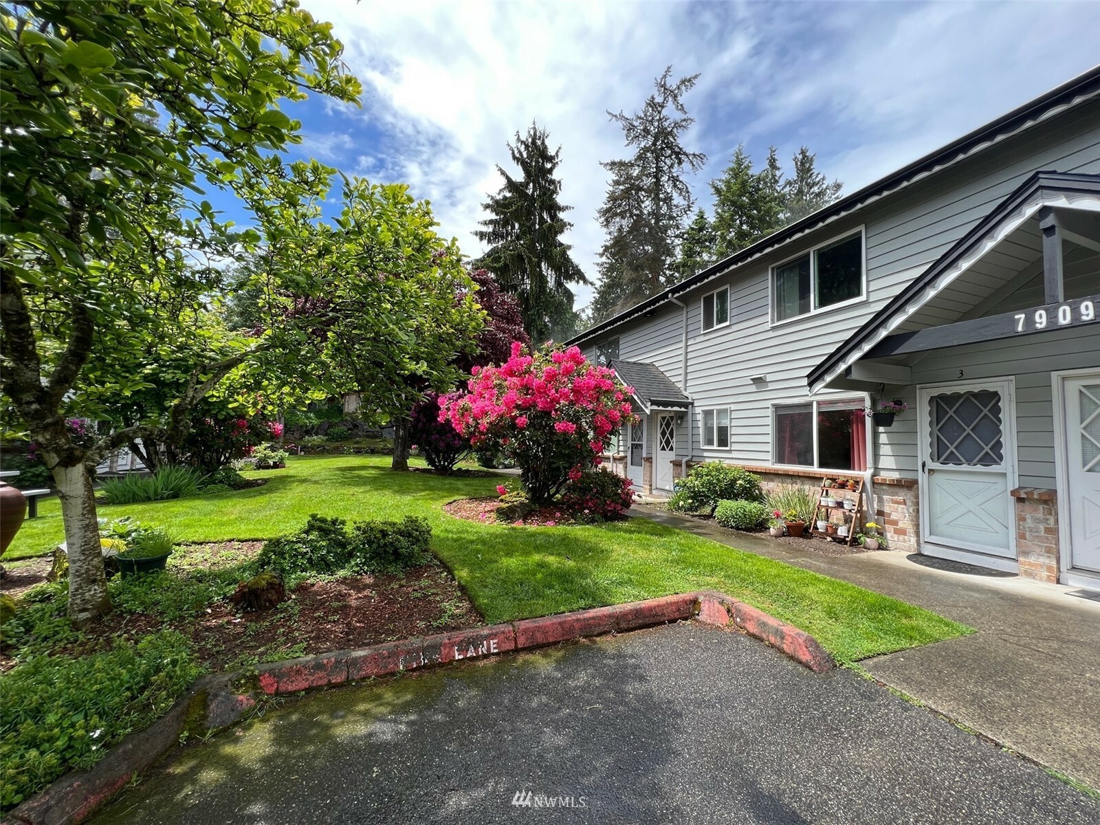 Property Photo:  7909 218th Street SW 6  WA 98026 