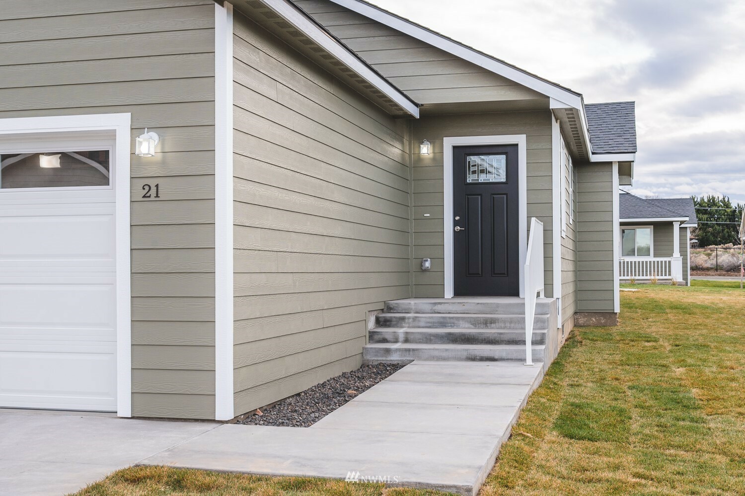 Property Photo:  123 E 9th Avenue 37  WA 98837 