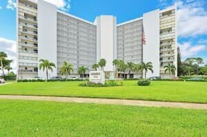 Property Photo: 336 Golfview Road 303 FL 33408