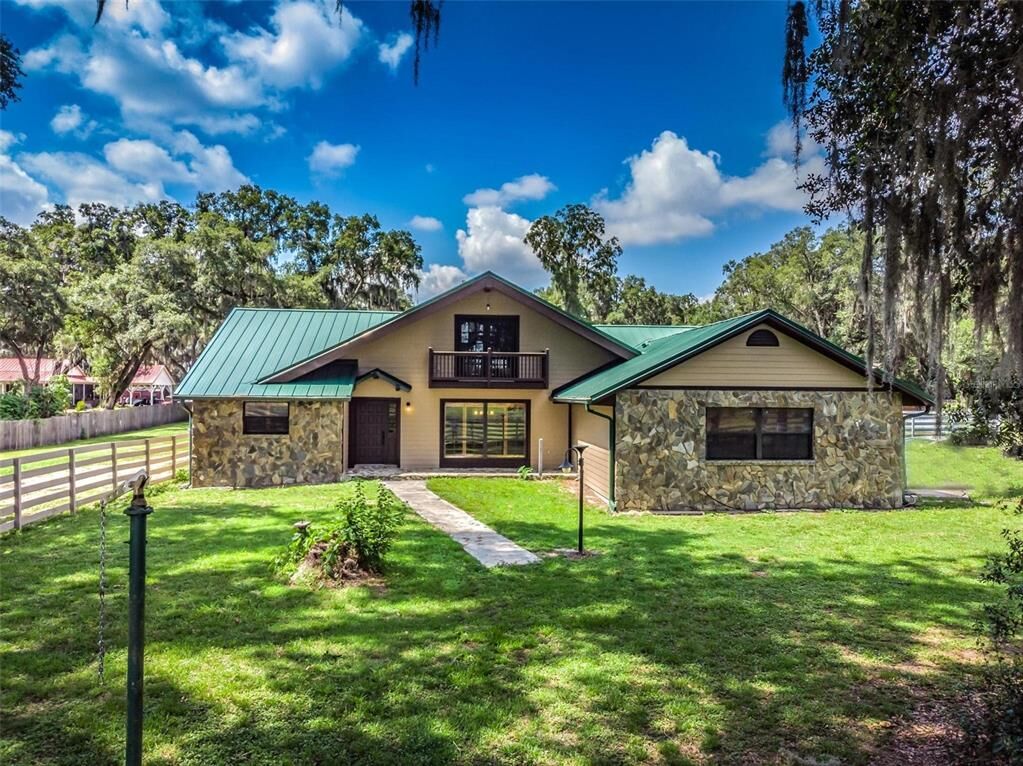 Property Photo: 2461 W Sam Allen Road FL 33565