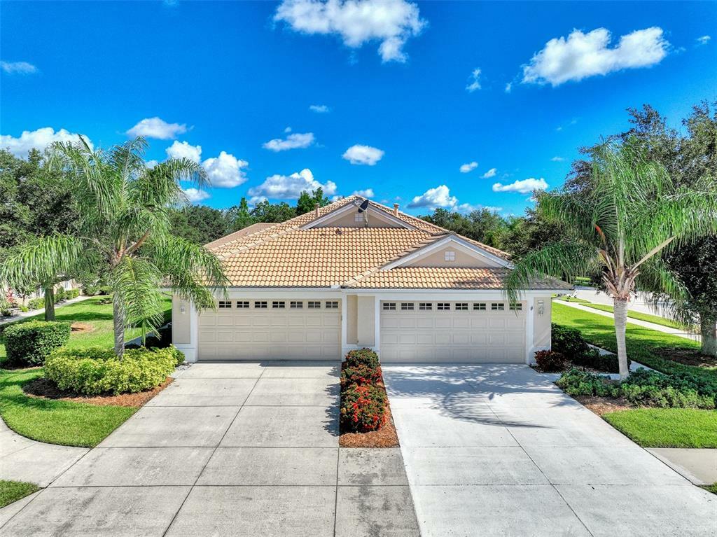 Property Photo: 5600 Hidden Oak Court FL 34287