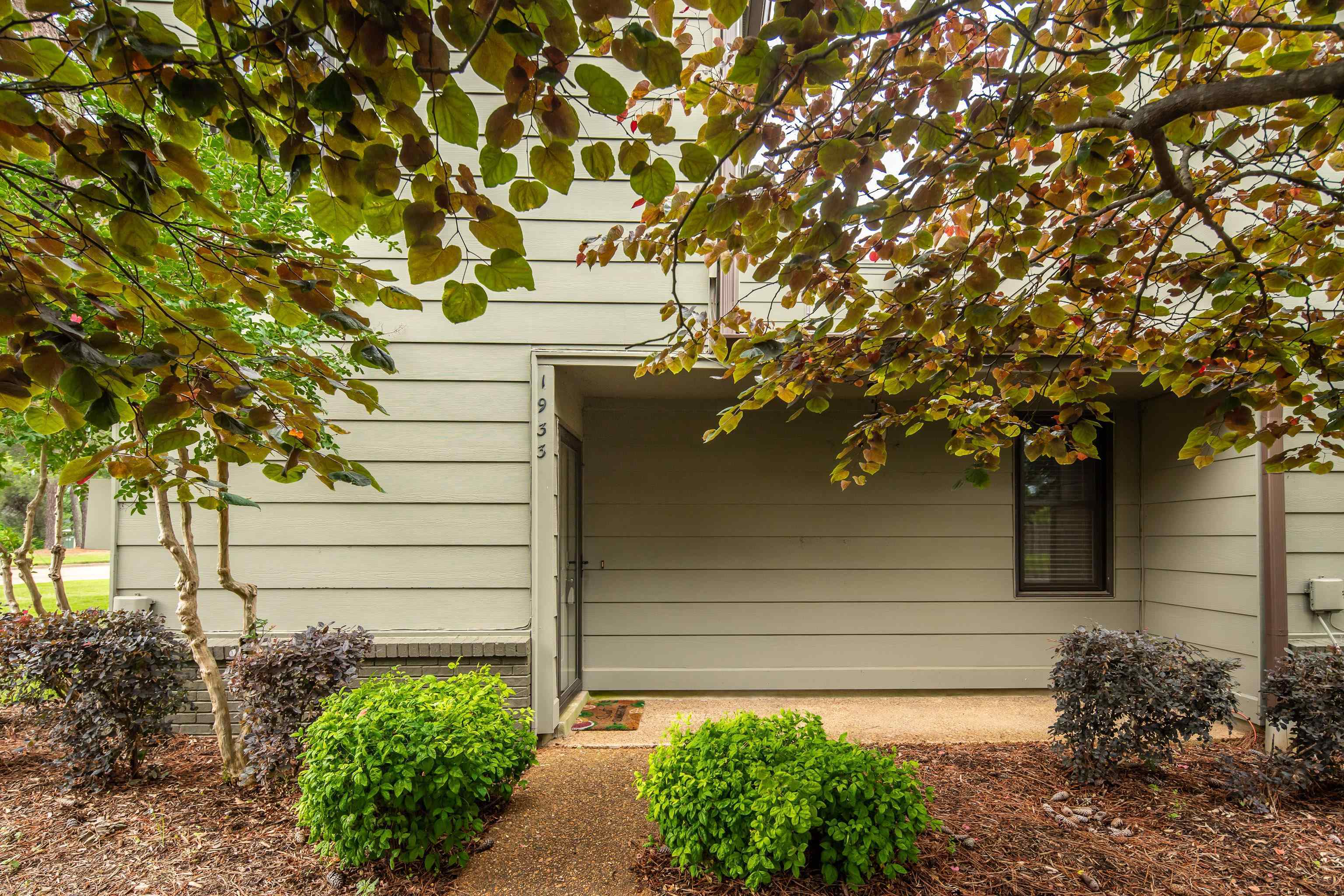 Property Photo:  1933 Autobahn Dr  TN 38139 