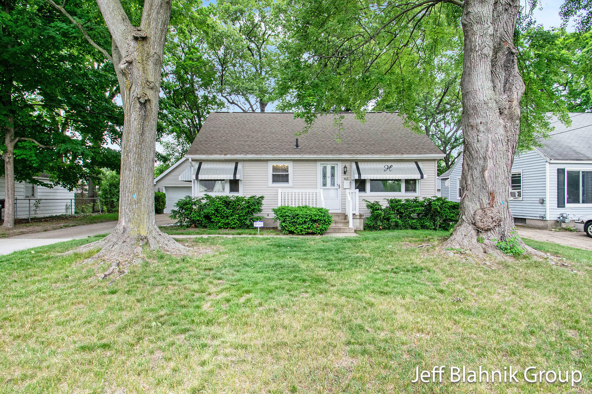 Property Photo:  945 Royal Oak Street SW  MI 49509 