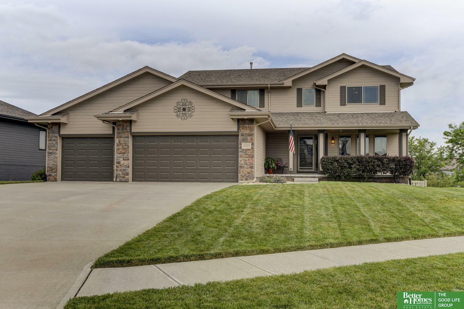 Property Photo:  21314 Castlerock  NE 68028 