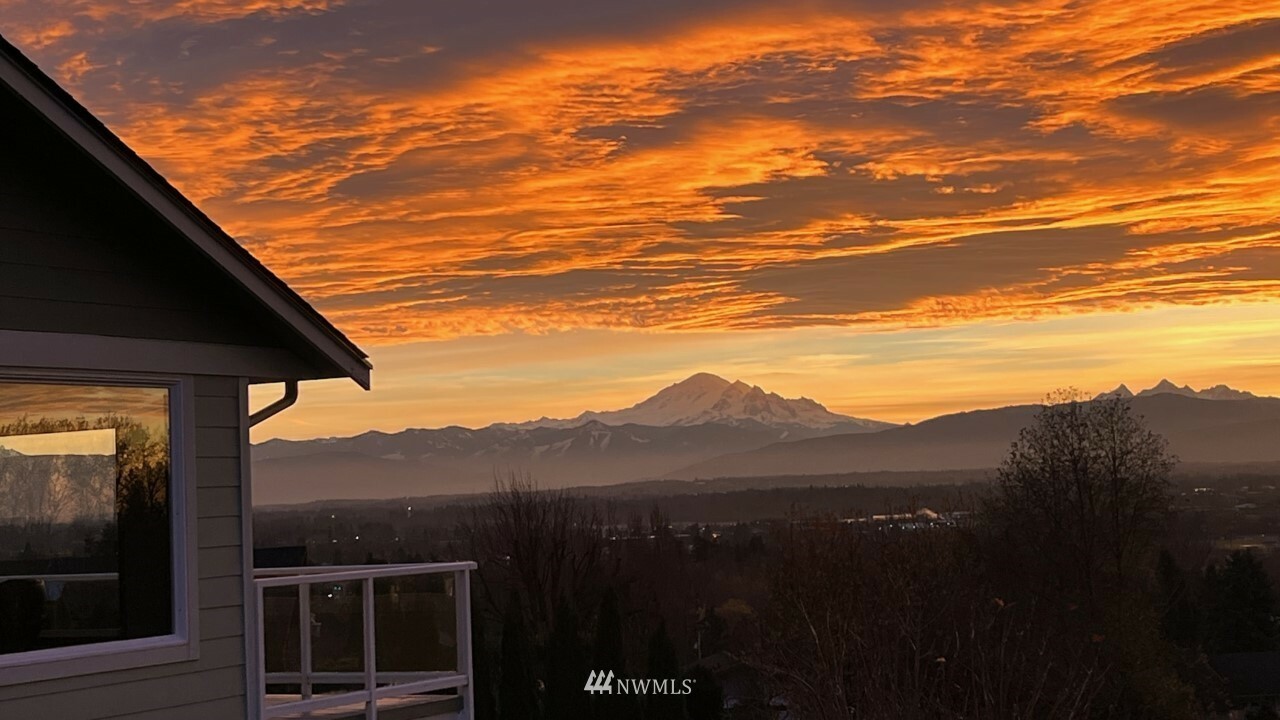 Property Photo: 2609 Mountain View Road WA 98248