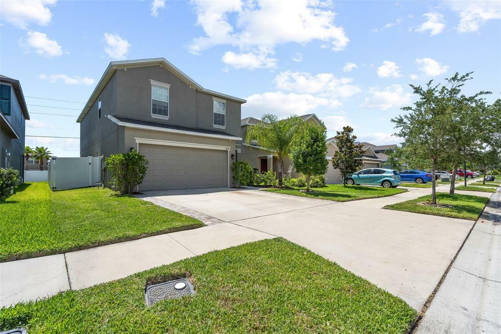 Property Photo: 1828 Hawks View Drive FL 33570