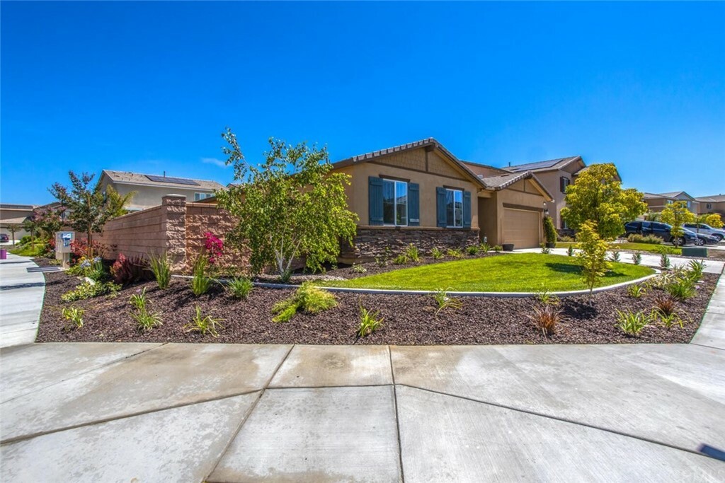 Property Photo: 1063 Balsam Street CA 92320