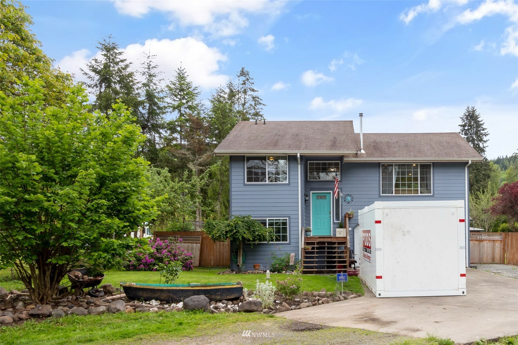 Property Photo:  604 Oak Street  WA 98396 