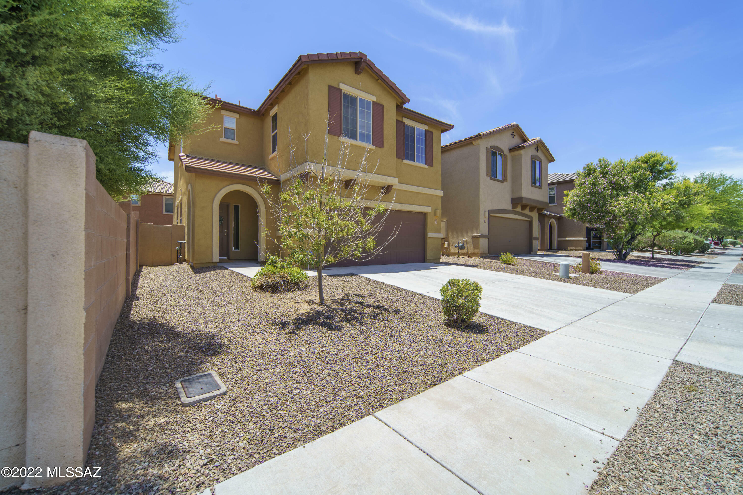 Property Photo:  673 W Calle Capotasto  AZ 85629 