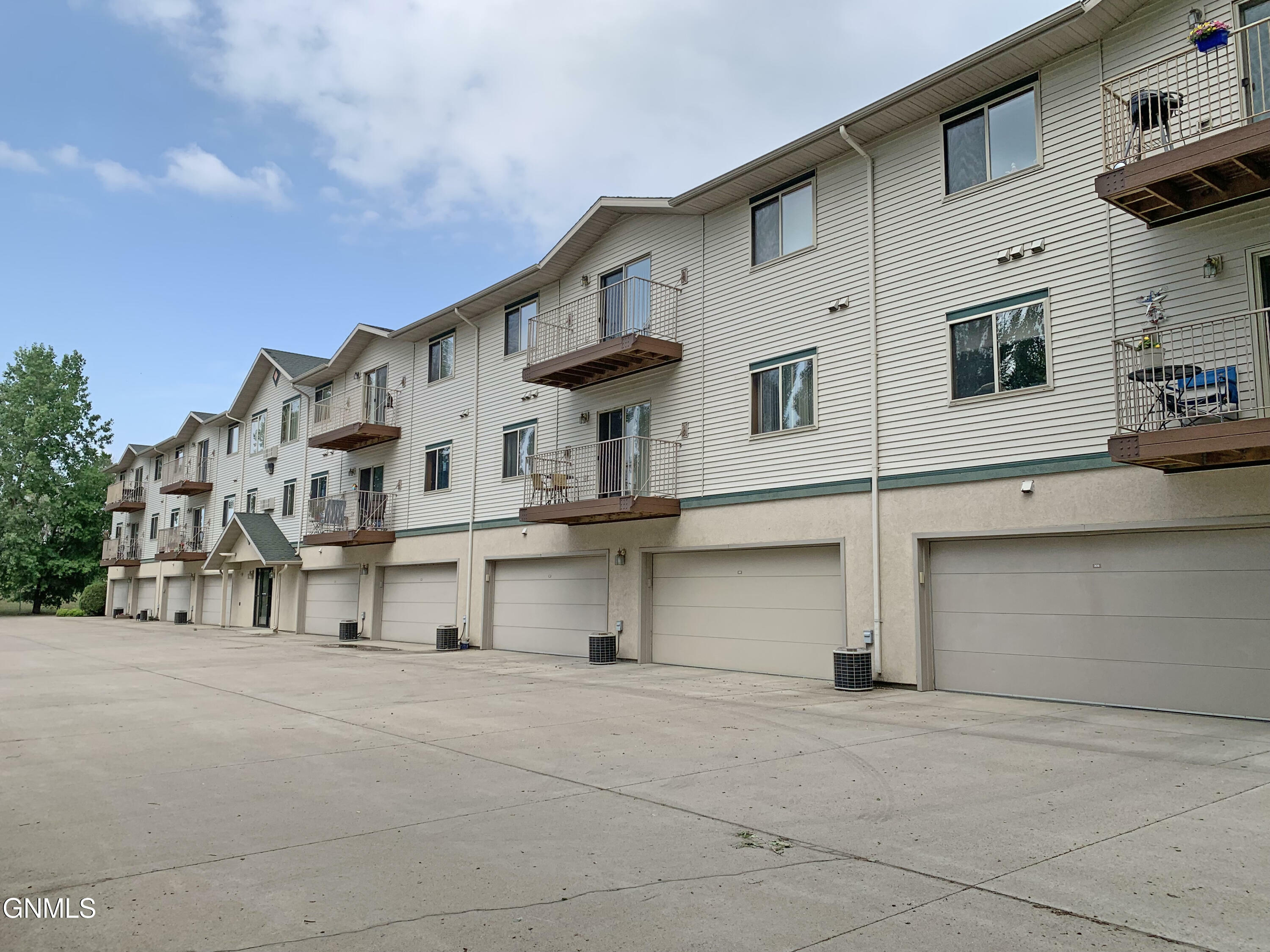 Property Photo:  131 3 Avenue SE 210  ND 58554 