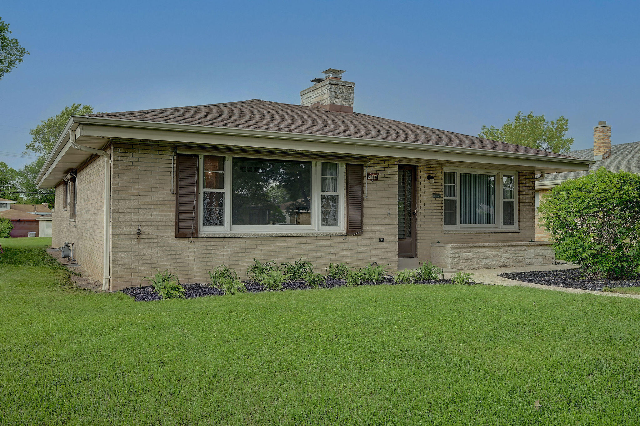 Property Photo: 8718 W Palmetto Ave WI 53225