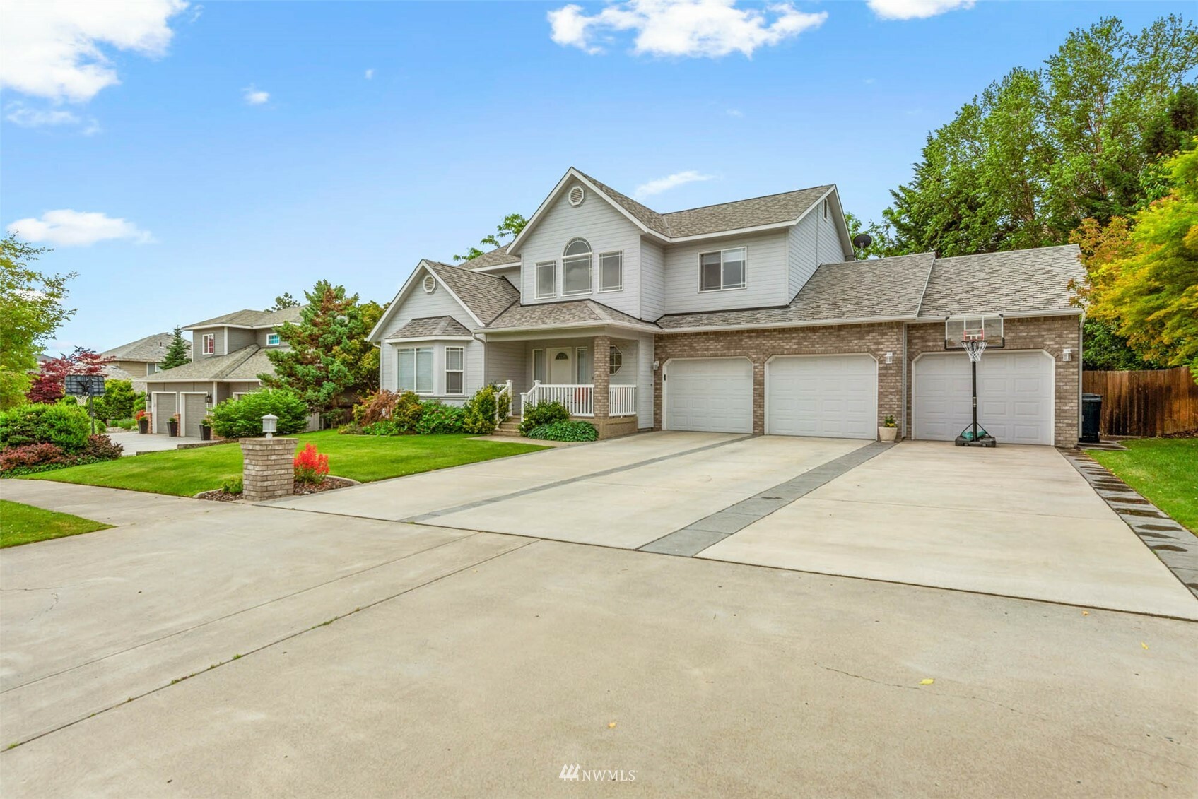 Property Photo: 2215 Stephanie Brooke WA 98801