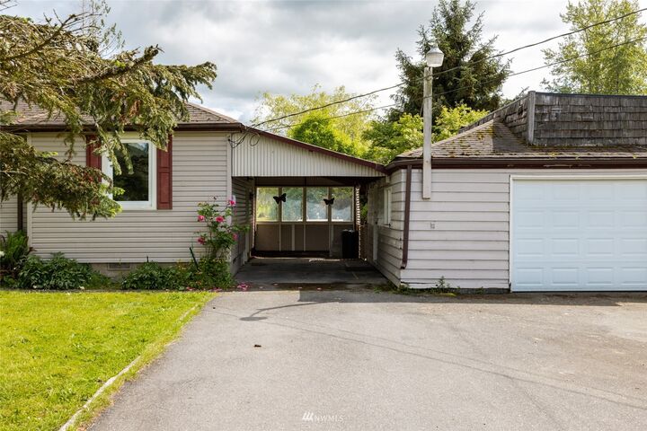 Property Photo: 12840 Maple Avenue WA 98273