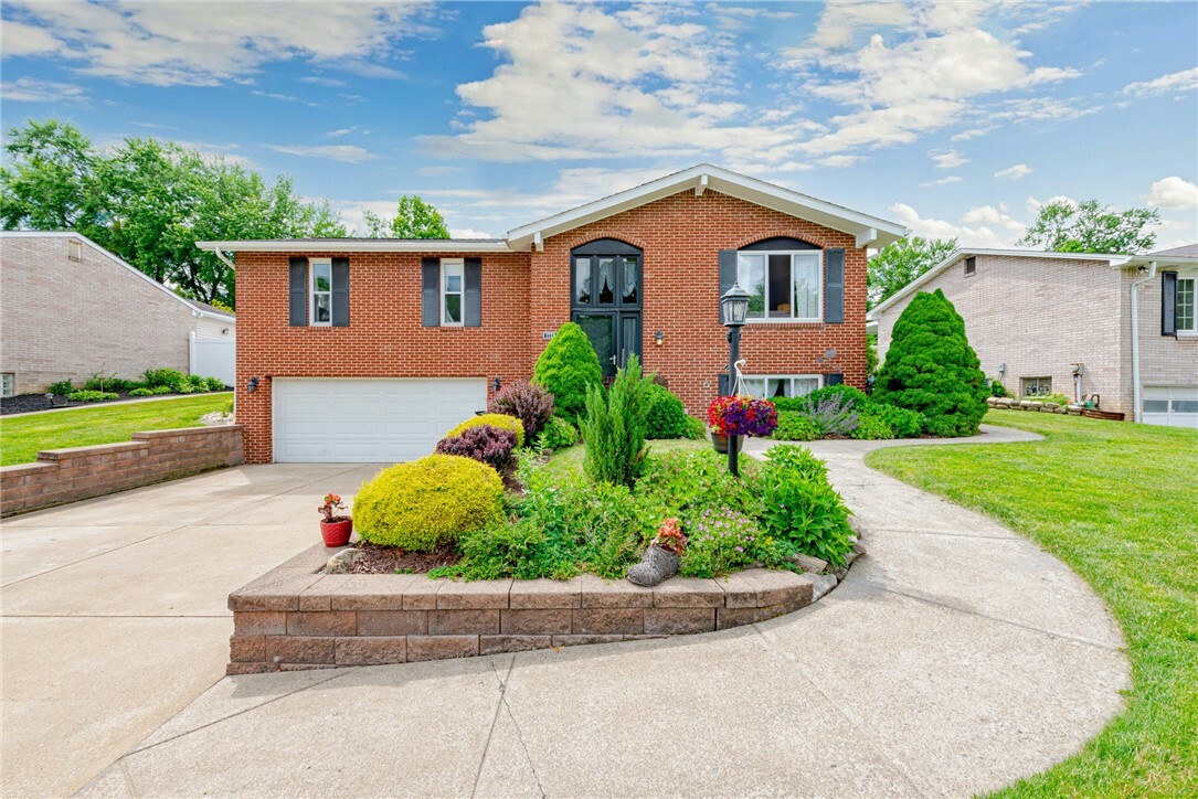 Property Photo: 1728 Diane Merle Dr PA 15642
