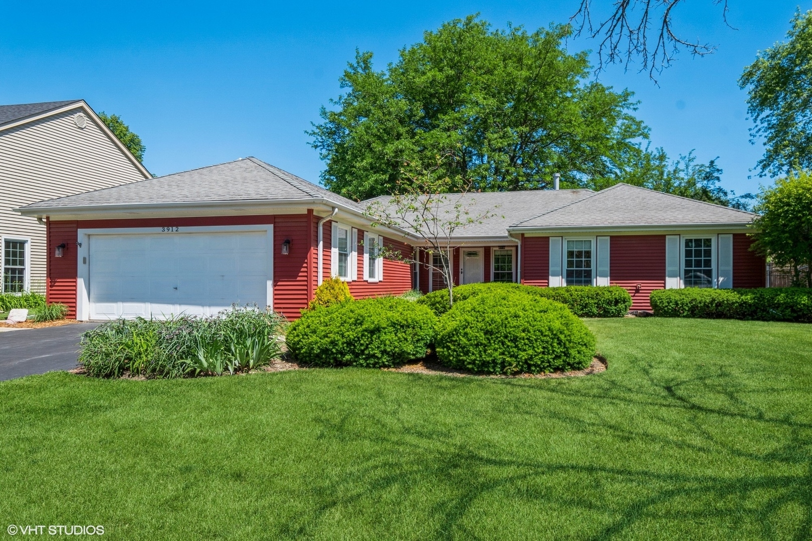 Property Photo:  