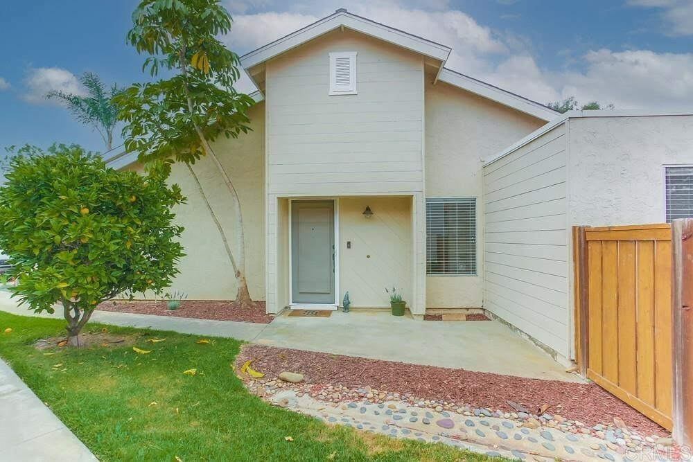 Property Photo: 808 Caminito Rosa CA 92011