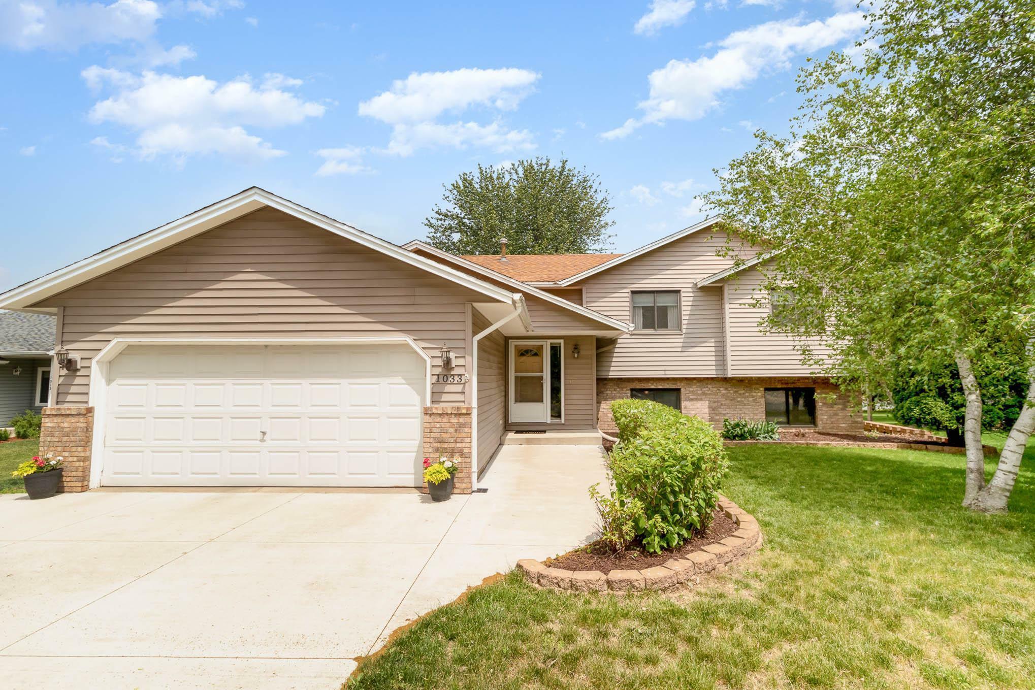 Property Photo: 1033 Primrose Lane MN 55379