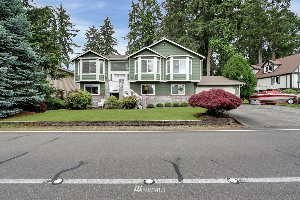 Property Photo:  2829 206th Avenue Ct E  WA 98391 