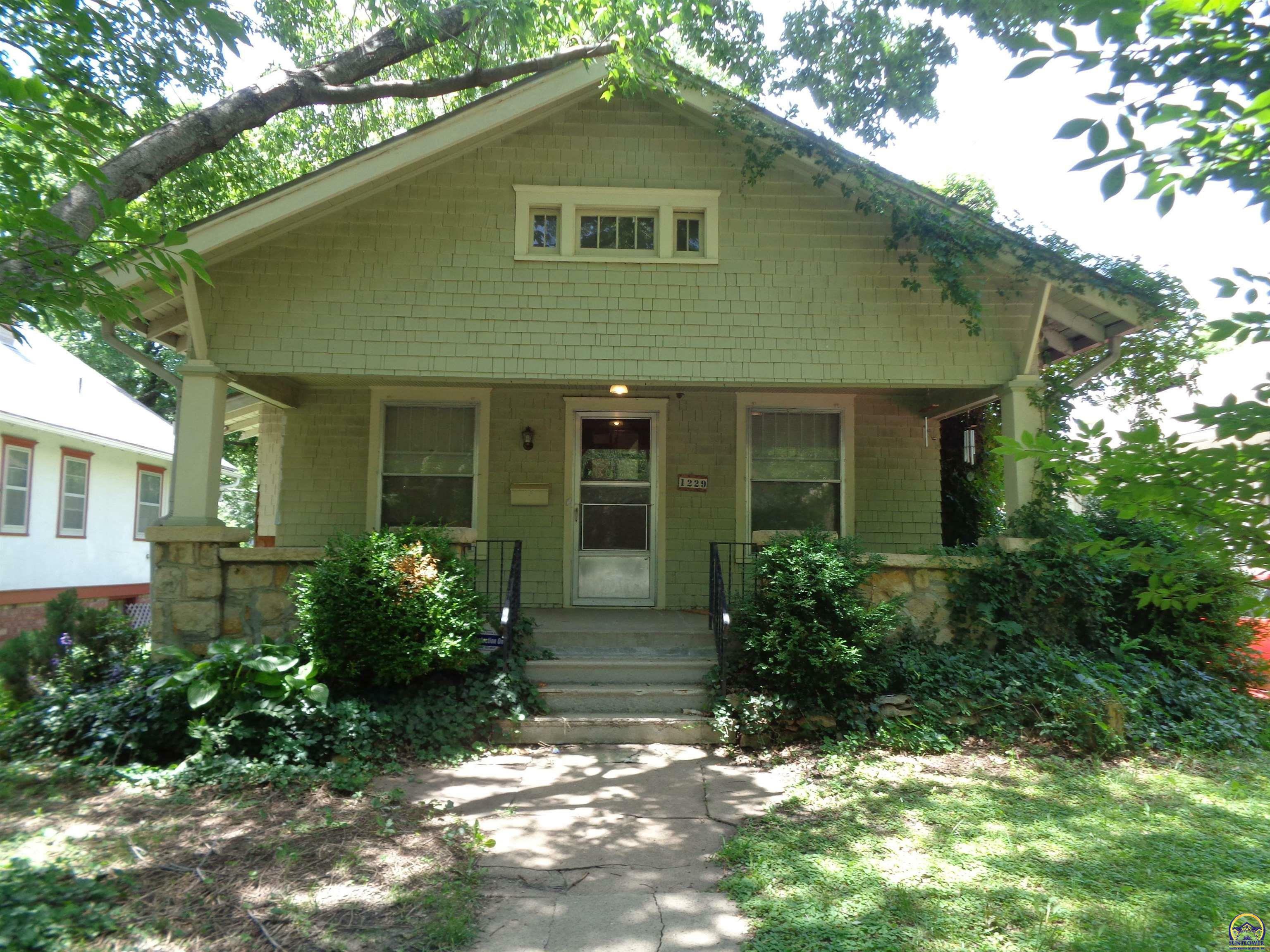 Property Photo:  1229 SW Boswell Ave  KS 66604 