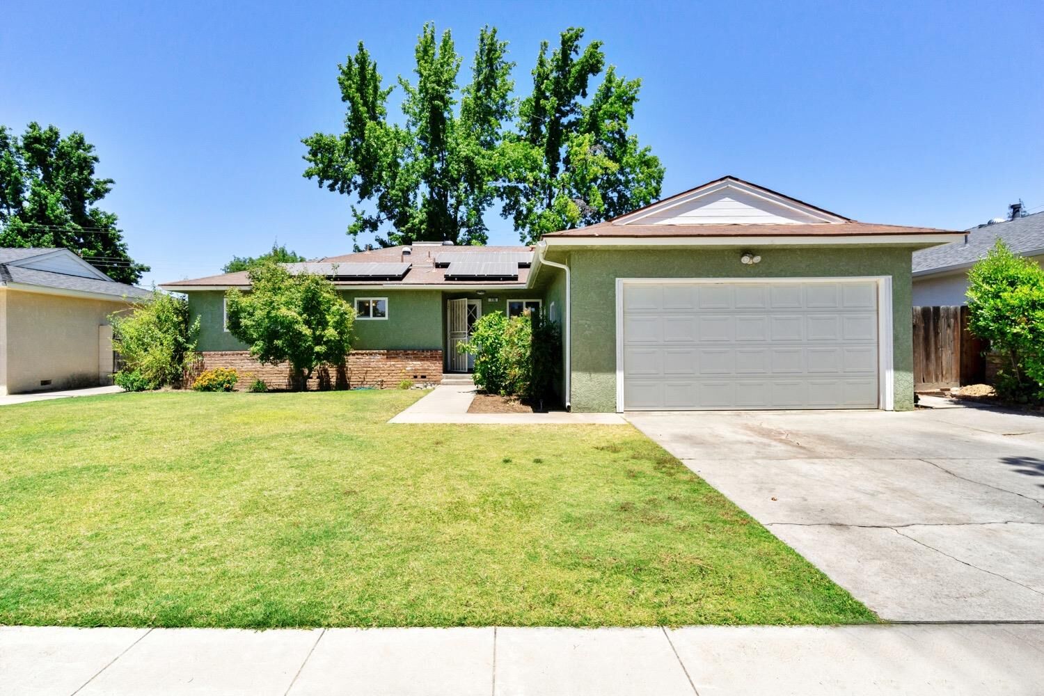 Property Photo:  776 E Portals Avenue  CA 93710 