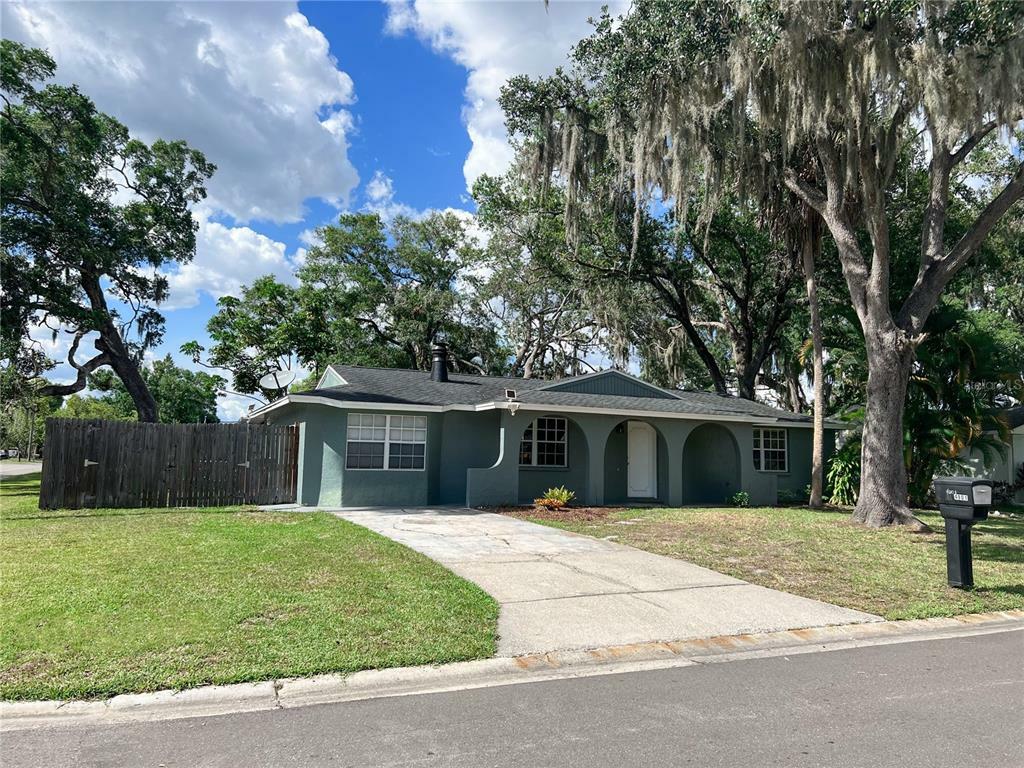 Property Photo:  4901 Silk Oak Drive  FL 34232 