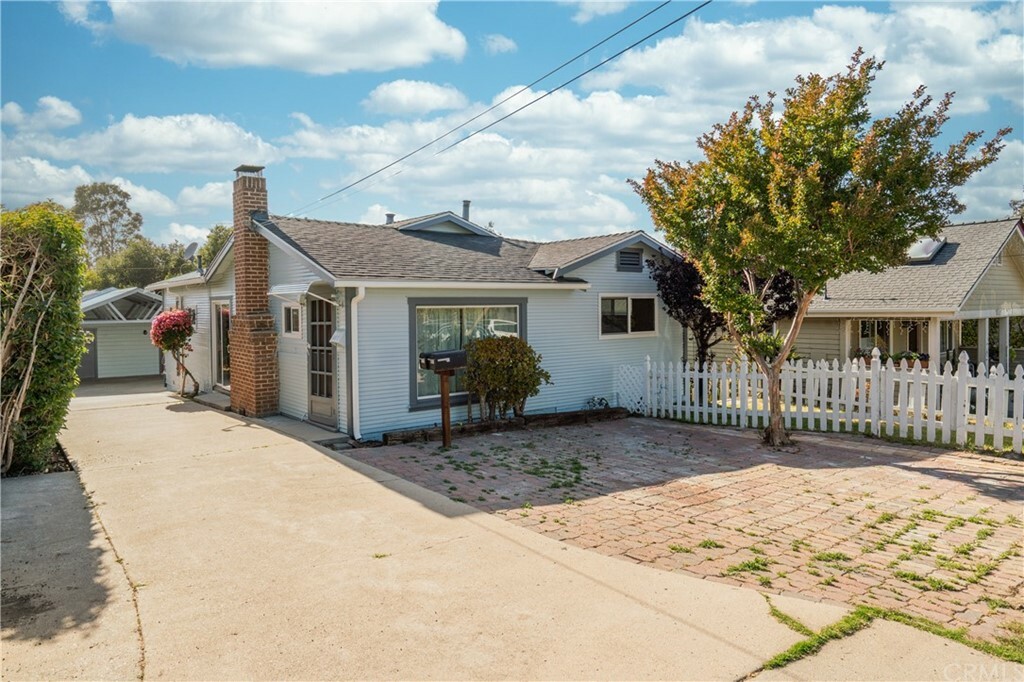 Property Photo:  667 671 Howard Street  CA 93401 