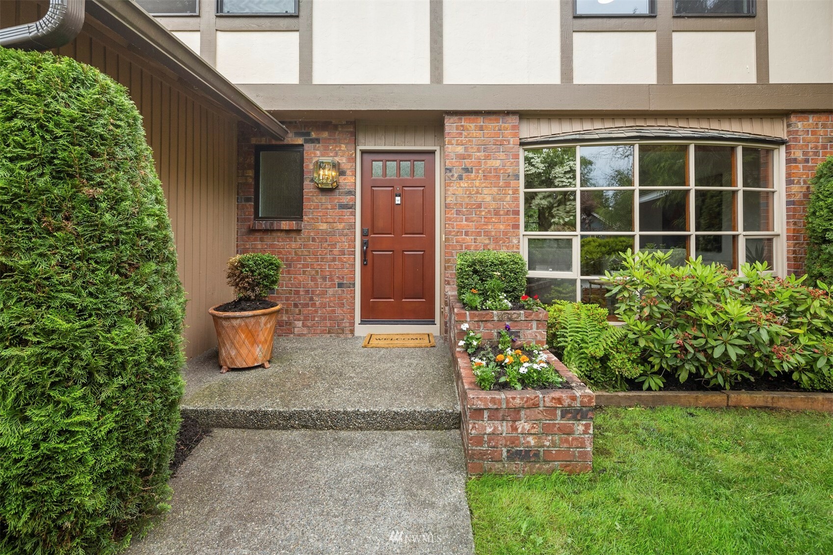 Property Photo:  19105 SE 45th Street  WA 98027 