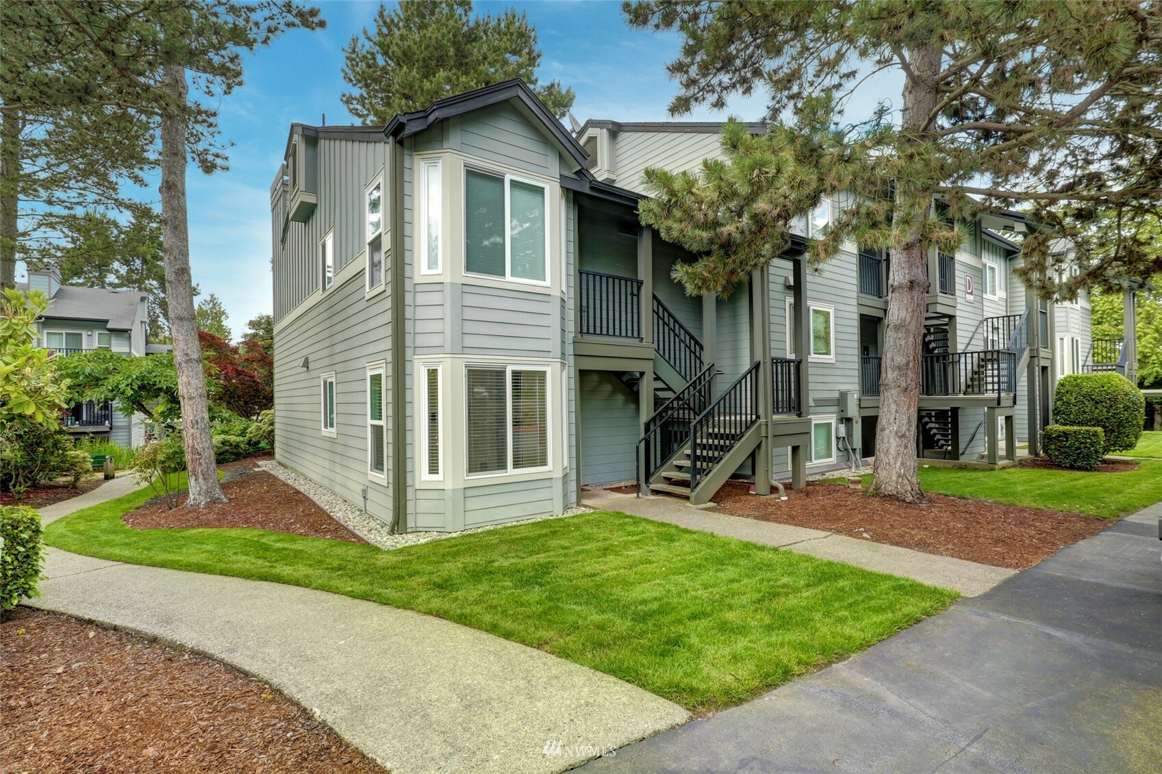 Property Photo:  11103 NE 124th Lane D113  WA 98034 