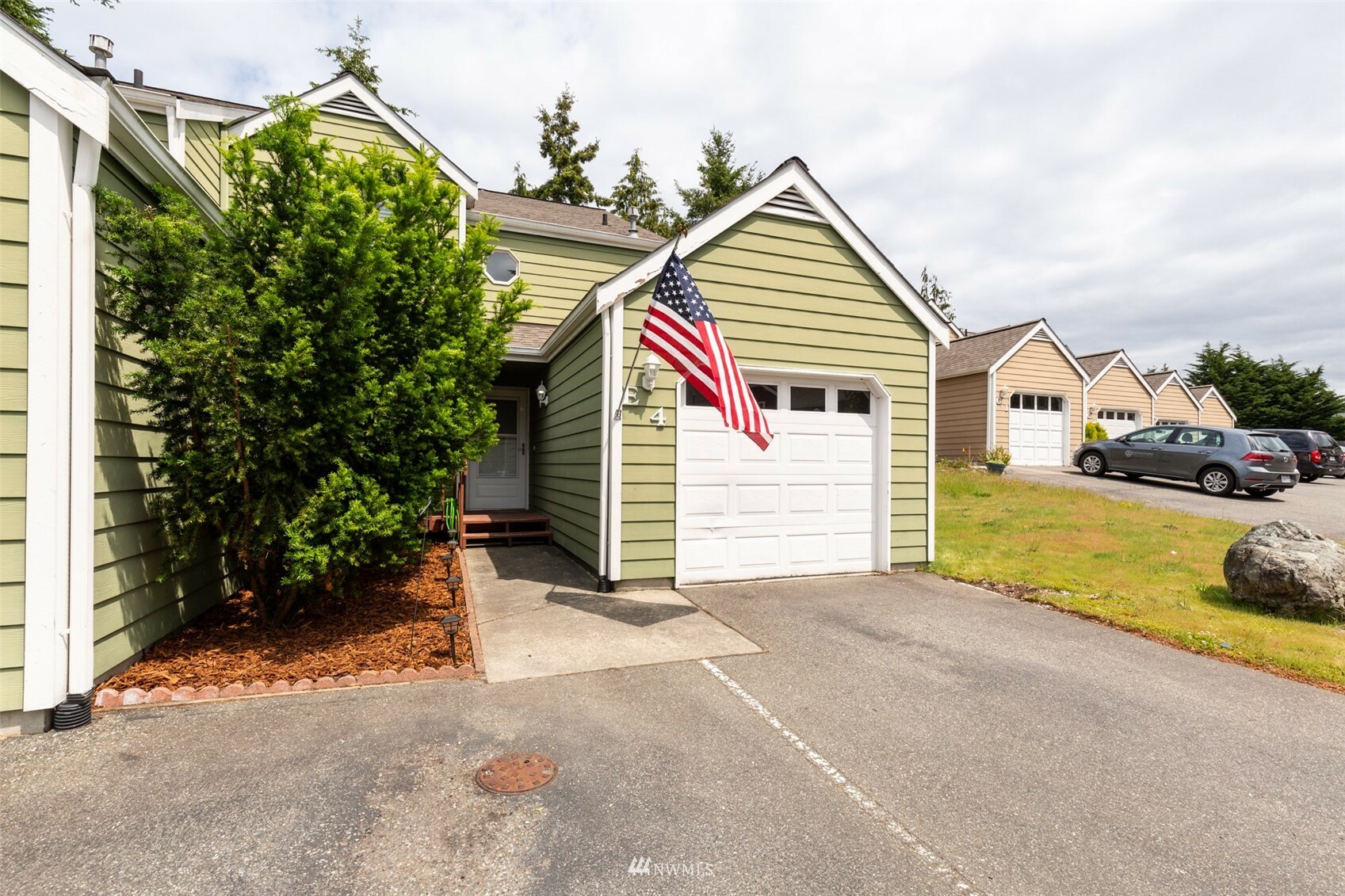 Property Photo:  1250 SW Heller Street E4  WA 98277 