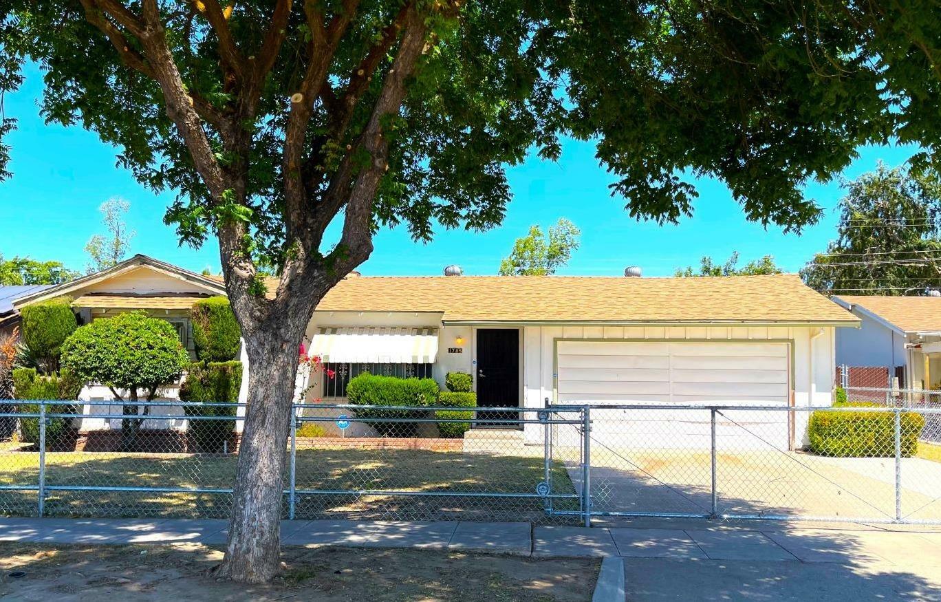 Property Photo:  1765 S Maple Avenue  CA 93702 