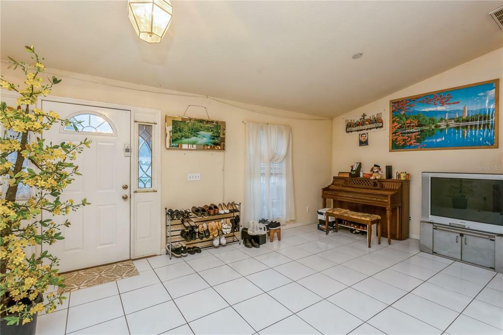 Property Photo: 2718 W Sitka Street FL 33614