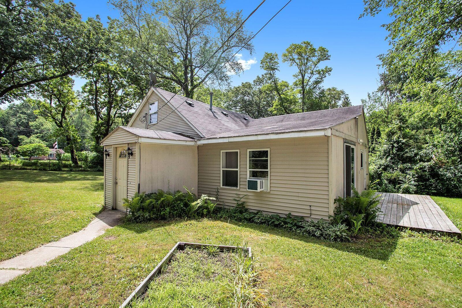 Property Photo: 2604 S 3rd Street MI 49120