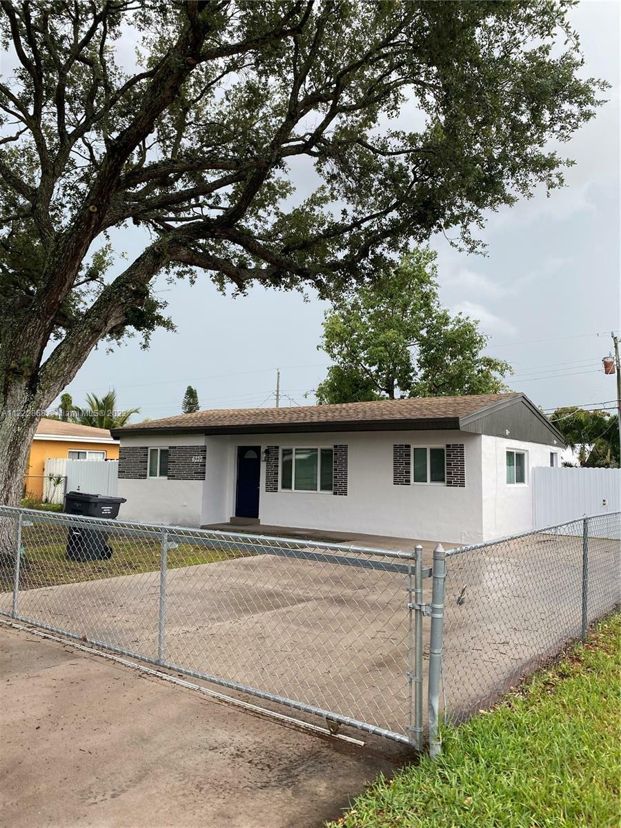 Property Photo:  6220 Wiley St  FL 33023 