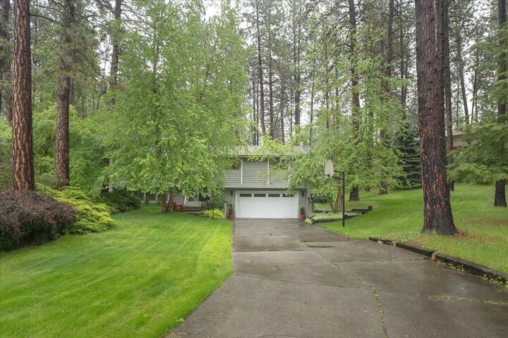 1206 W Cliffwood Ct  Spokane WA 99218 photo