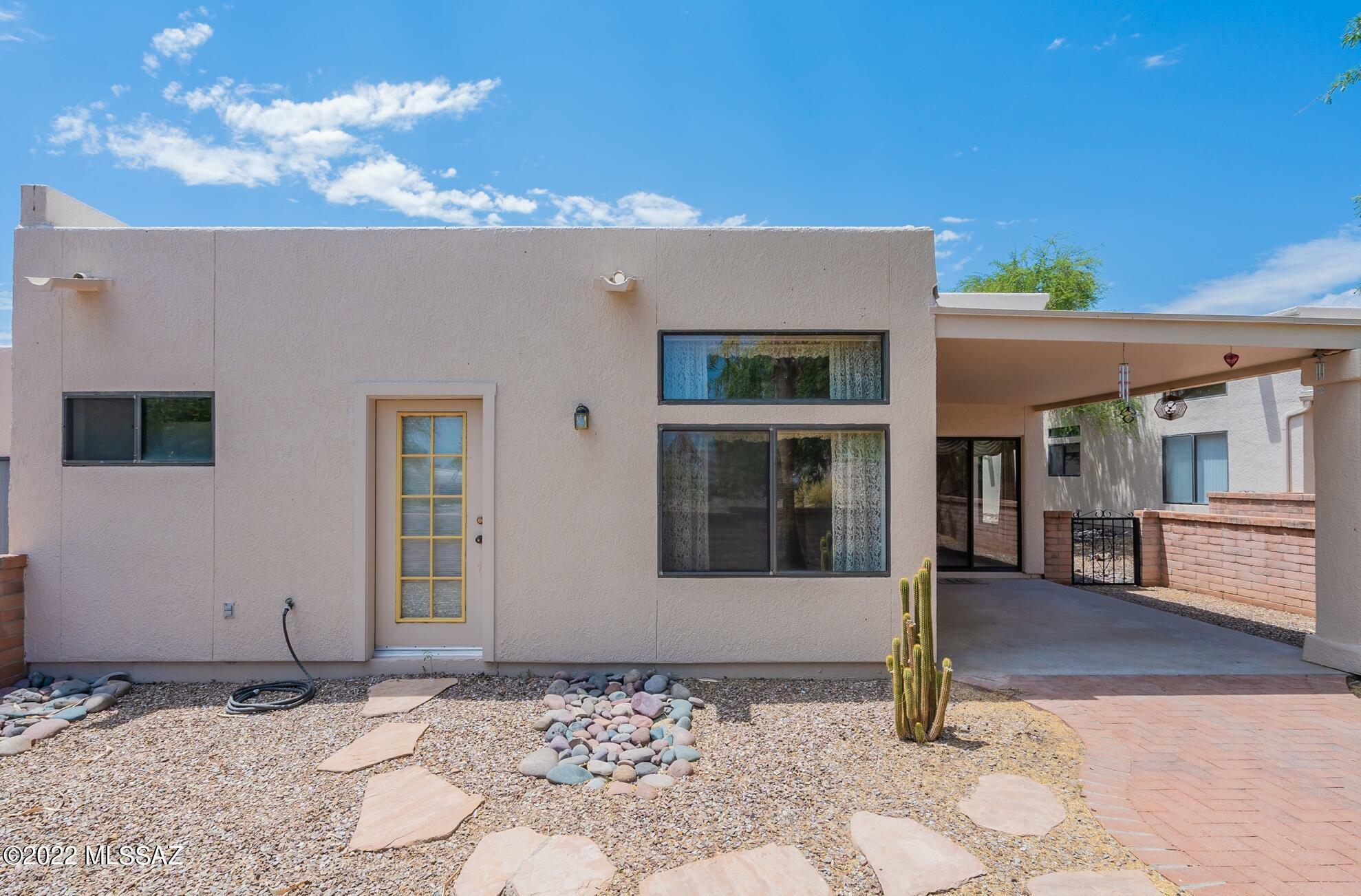 Property Photo:  1010 W Calle De Emilia  AZ 85614 