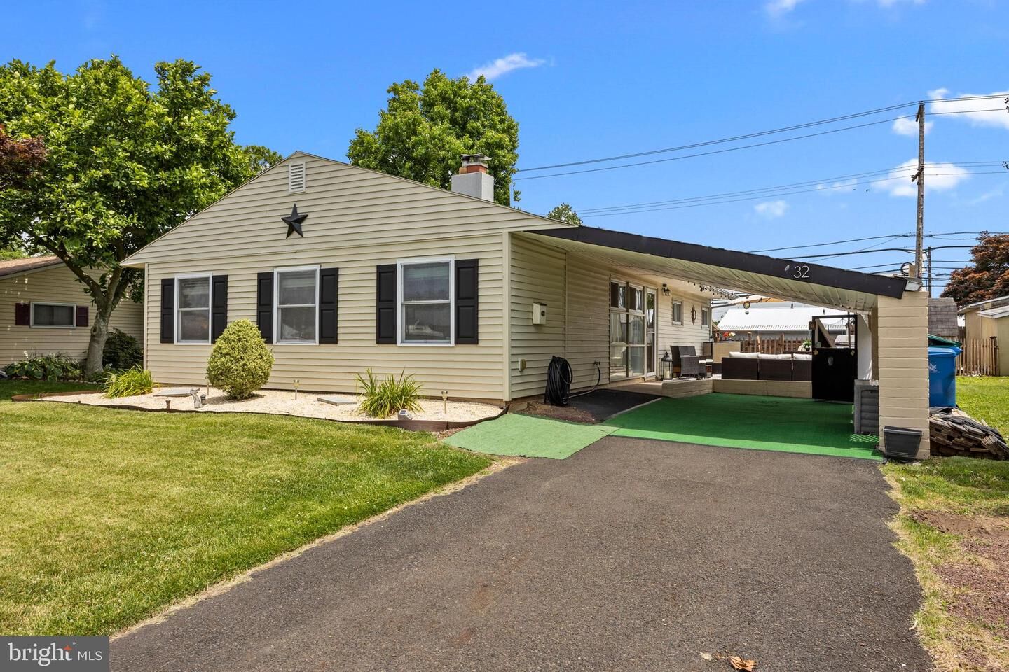 Property Photo:  32 Old Brook Road  PA 19057 