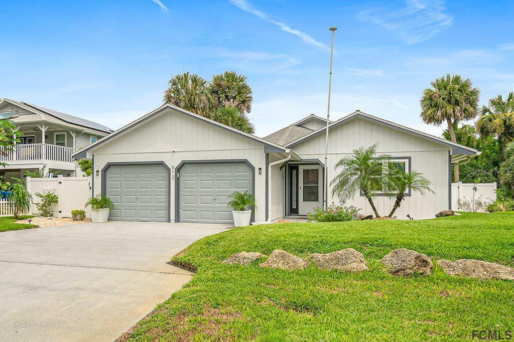 Property Photo:  612 Yorkshire Drive  FL 32136 