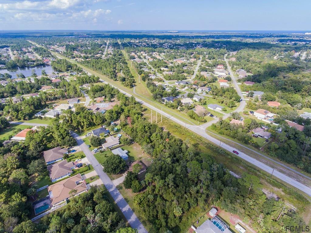 Property Photo: 12 Fanshawe Lane FL 32137