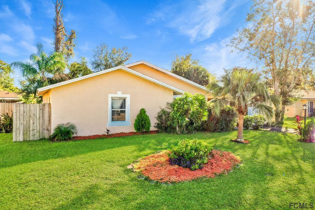 Property Photo: 10 Farmbrook Lane FL 32137