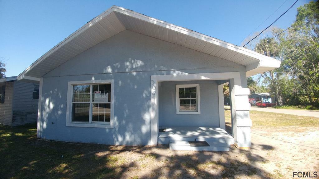 Property Photo: 308 Booe Street E FL 32110