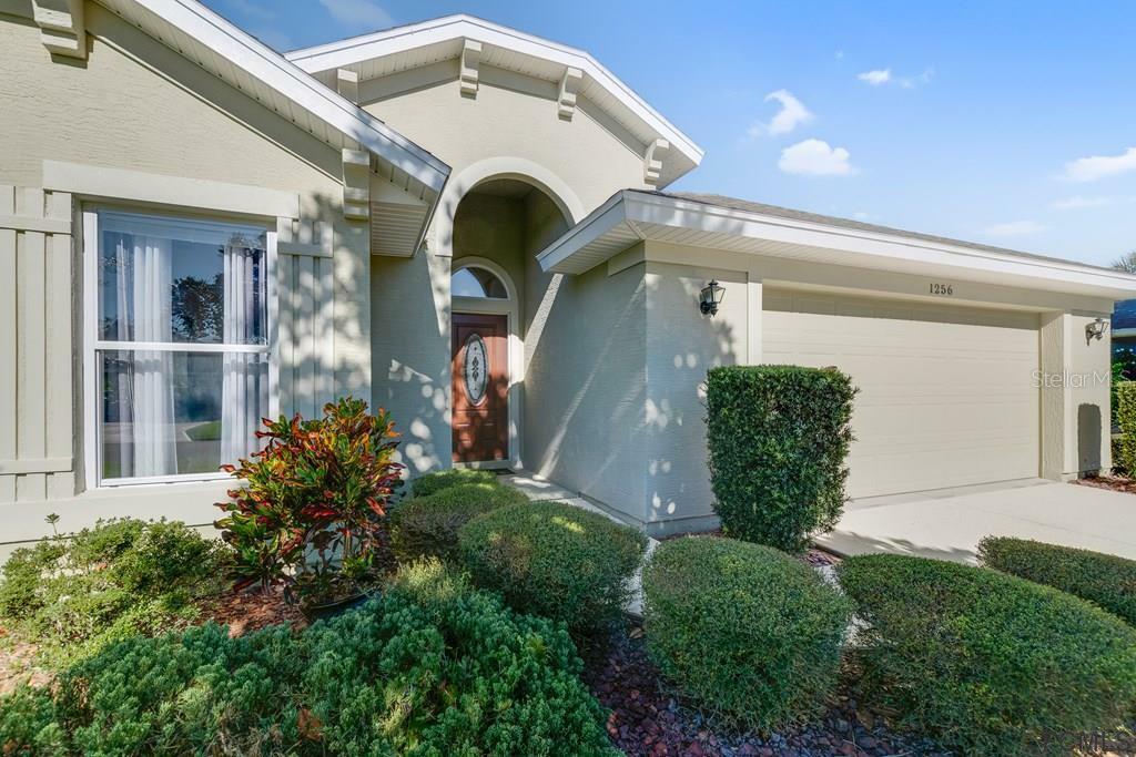 Property Photo: 1256 Crown Pointe Lane FL 32174