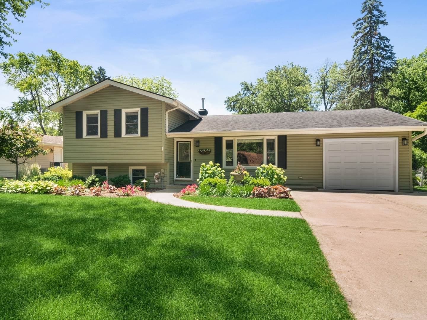 Property Photo:  22W485 Balsam Drive  IL 60137 