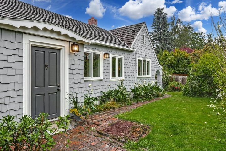 2523 29th Avenue W  Seattle WA 98199 photo