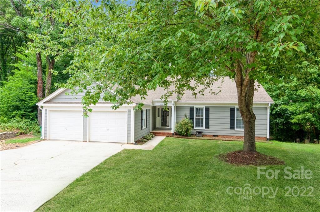 Property Photo: 1902 Dembrigh Lane 19 NC 28262